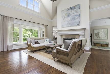 East Hampton Gem Close to Main Beaches & Vineyards - East Hampton, New York