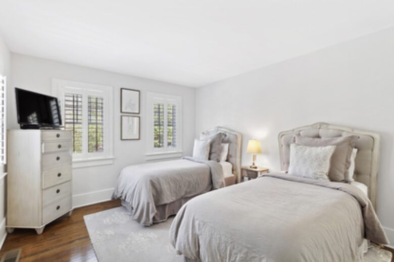 East Hampton Gem Close to Main Beaches & Vineyards - East Hampton, New York