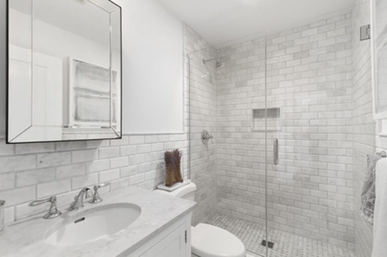 East Hampton Gem Close to Main Beaches & Vineyards - East Hampton, New York