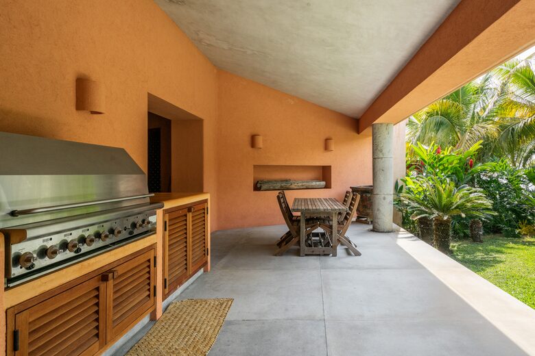 Italian wood-fire oven, Wolf grill