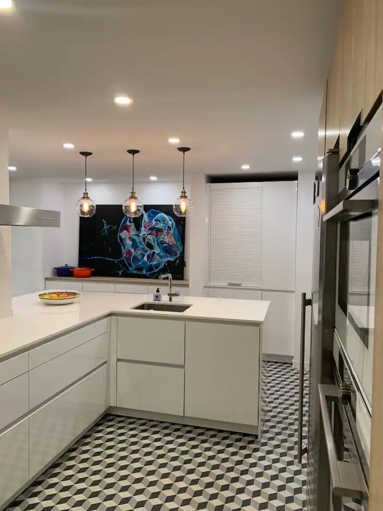 Amazing 6th floor flat with views to Tibidabo and garden - Barcelona, Spain