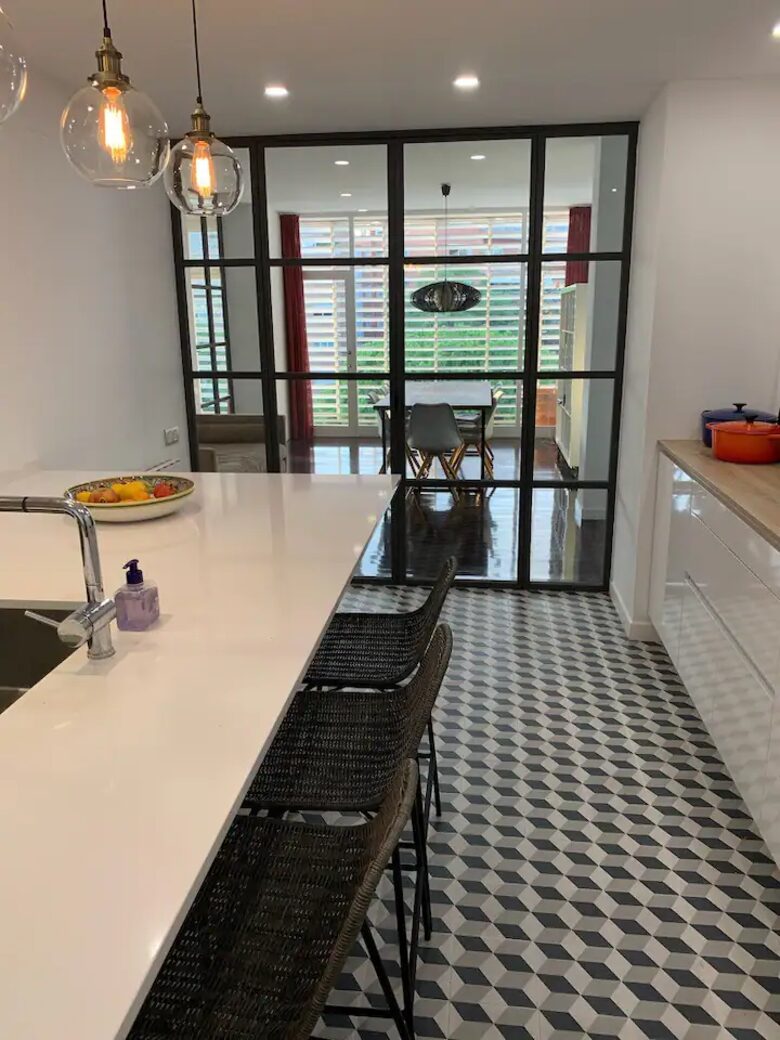 Amazing 6th floor flat with views to Tibidabo and garden - Barcelona, Spain