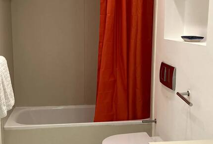 Amazing 6th floor flat with views to Tibidabo and garden - Barcelona, Spain