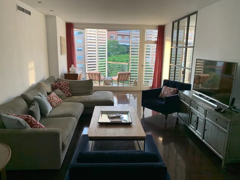 Amazing 6th floor flat with views to Tibidabo and garden - Barcelona, Spain