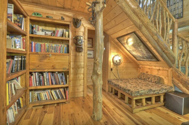 "A River Runs Through It" Chic Georgia Cabin - Cherry Log, Georgia