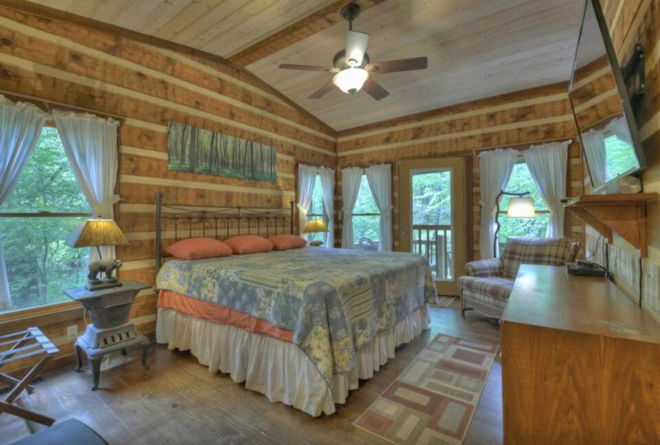 "A River Runs Through It" Chic Georgia Cabin - Cherry Log, Georgia
