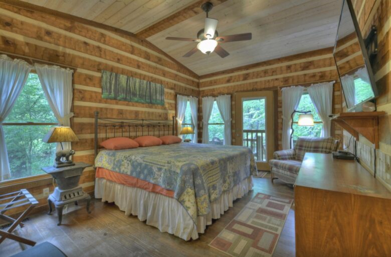 "A River Runs Through It" Chic Georgia Cabin - Cherry Log, Georgia