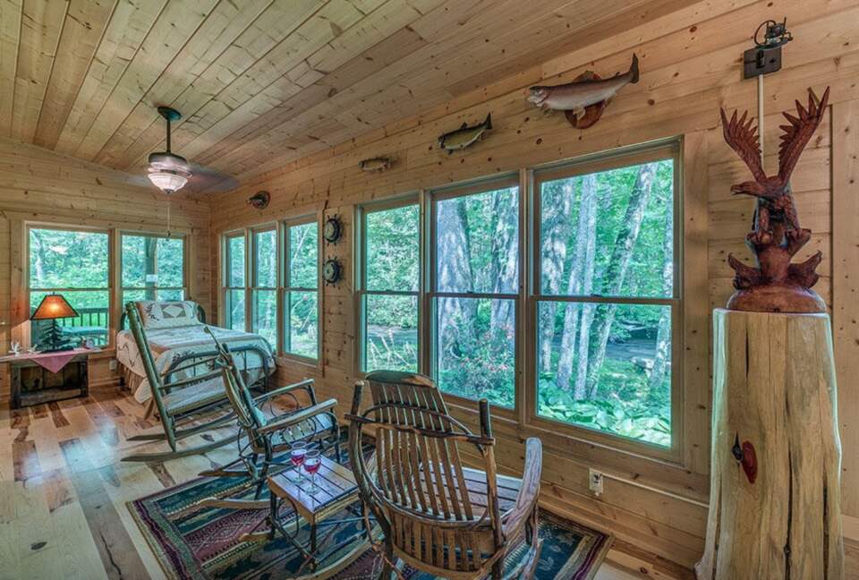 "A River Runs Through It" Chic Georgia Cabin - Cherry Log, Georgia