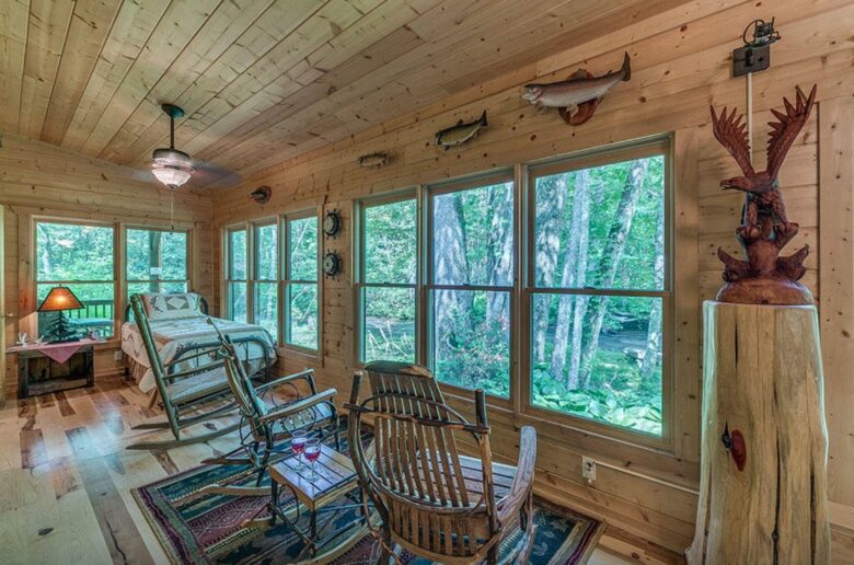 "A River Runs Through It" Chic Georgia Cabin - Cherry Log, Georgia