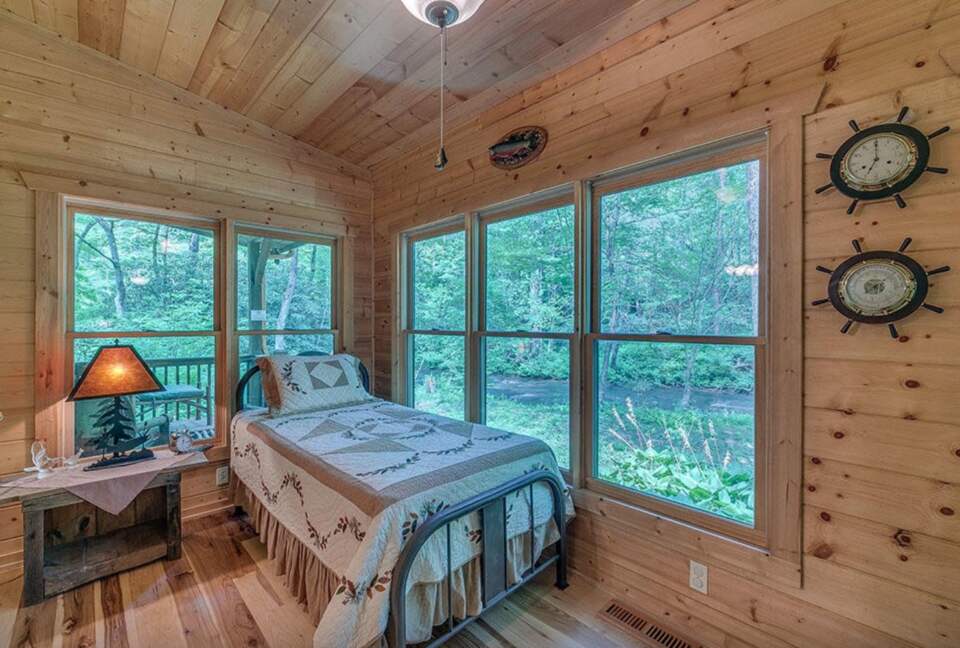"A River Runs Through It" Chic Georgia Cabin - Cherry Log, Georgia