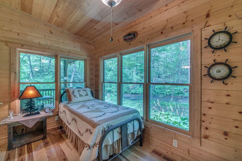 "A River Runs Through It" Chic Georgia Cabin - Cherry Log, Georgia