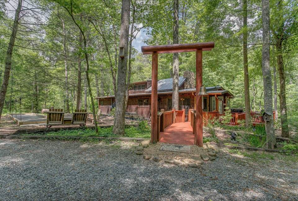 "A River Runs Through It" Chic Georgia Cabin - Cherry Log, Georgia