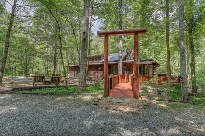 "A River Runs Through It" Chic Georgia Cabin - Cherry Log, Georgia