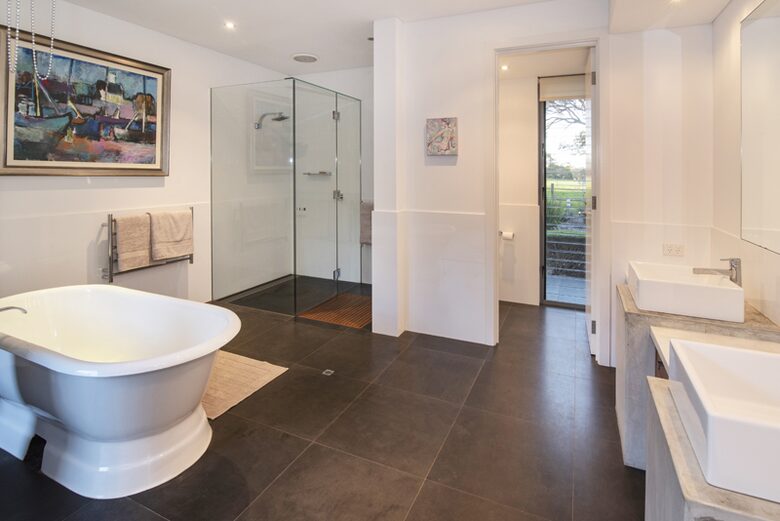 Architectural country home in coastal vineyard region - Wilyabrup, Australia