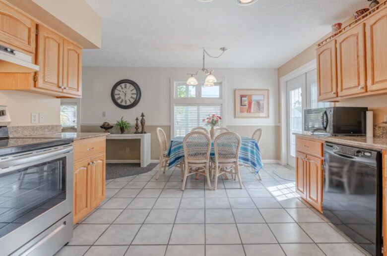 Cozy Panama City Escape - Walk To The Beach! - Panama City Beach, Florida