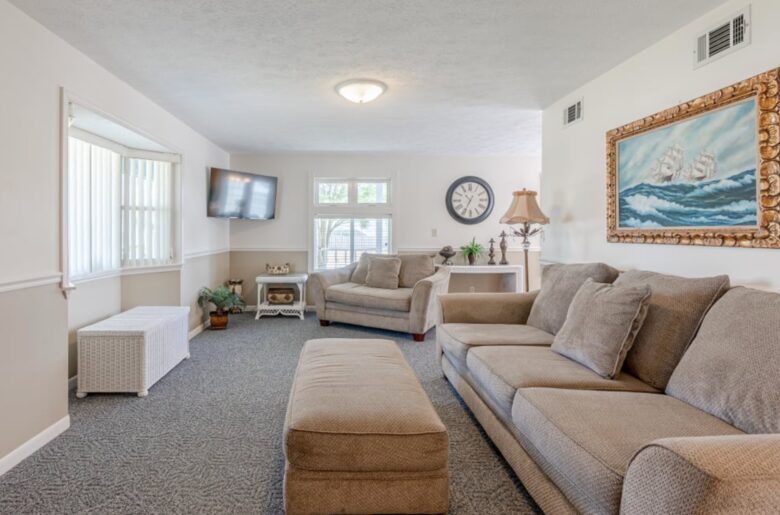 Cozy Panama City Escape - Walk To The Beach! - Panama City Beach, Florida