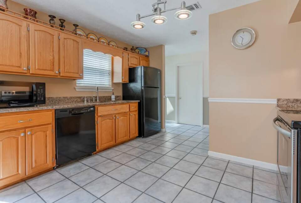 Cozy Panama City Escape - Walk To The Beach! - Panama City Beach, Florida