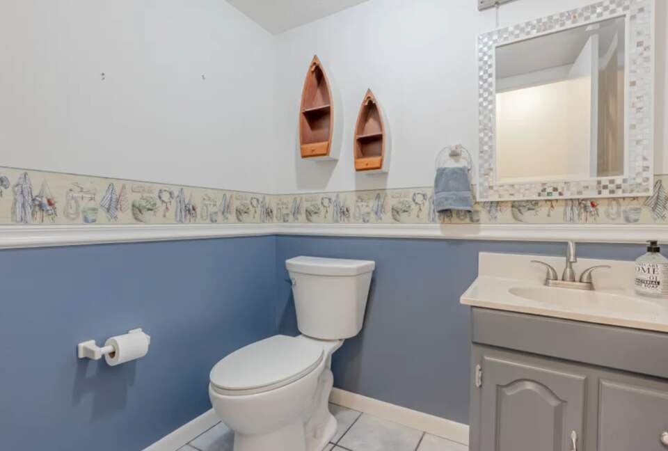 Cozy Panama City Escape - Walk To The Beach! - Panama City Beach, Florida