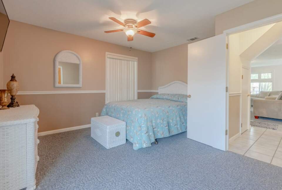 Cozy Panama City Escape - Walk To The Beach! - Panama City Beach, Florida