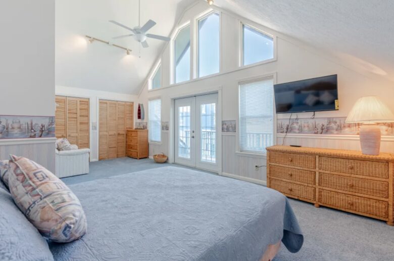 Cozy Panama City Escape - Walk To The Beach! - Panama City Beach, Florida