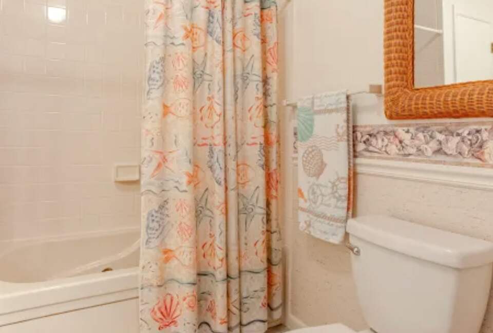 Cozy Panama City Escape - Walk To The Beach! - Panama City Beach, Florida