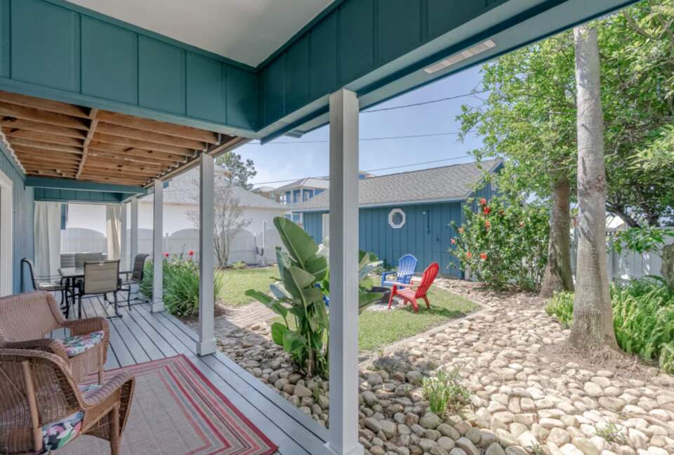 Cozy Panama City Escape - Walk To The Beach! - Panama City Beach, Florida