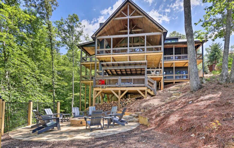 Immaculate Modern Mountain Escape On The Lake - Morganton, Georgia