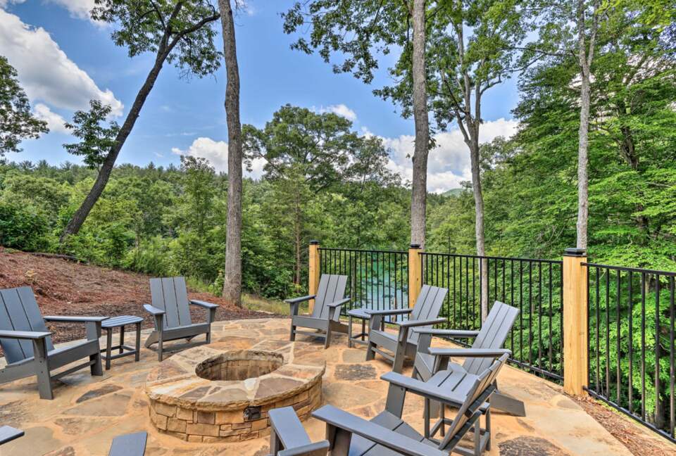 Immaculate Modern Mountain Escape On The Lake - Morganton, Georgia