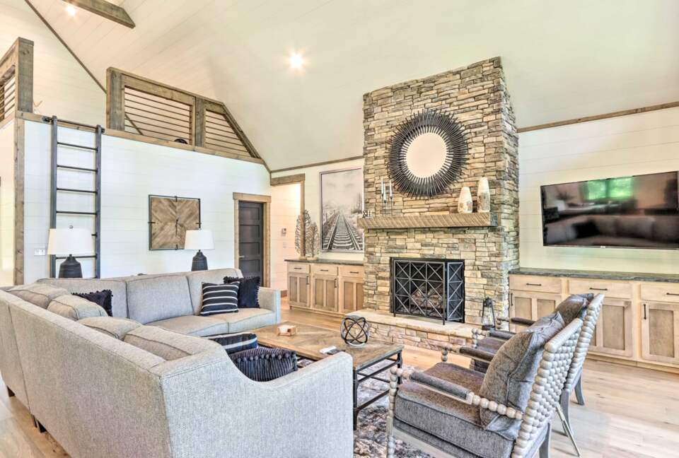 Immaculate Modern Mountain Escape On The Lake - Morganton, Georgia