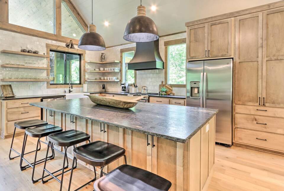 Immaculate Modern Mountain Escape On The Lake - Morganton, Georgia