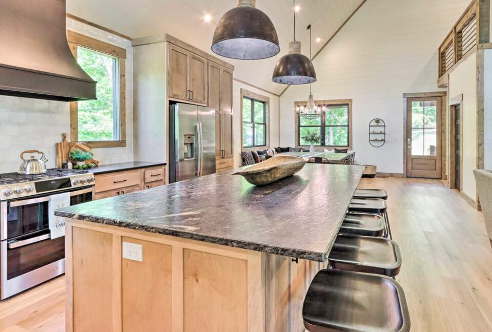 Immaculate Modern Mountain Escape On The Lake - Morganton, Georgia