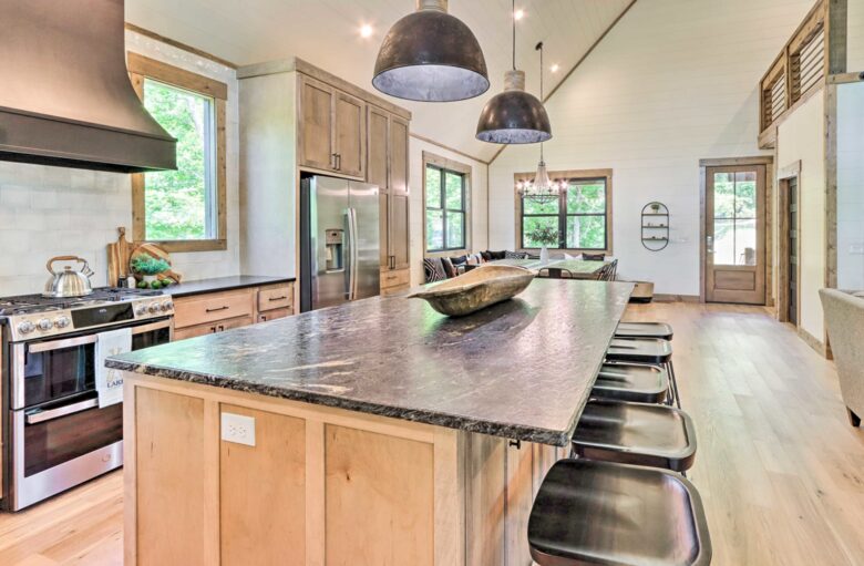 Immaculate Modern Mountain Escape On The Lake - Morganton, Georgia