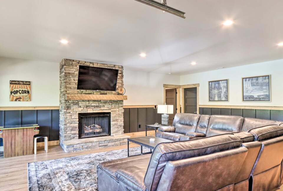 Immaculate Modern Mountain Escape On The Lake - Morganton, Georgia