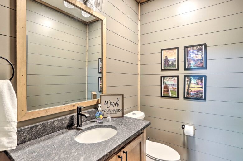 Immaculate Modern Mountain Escape On The Lake - Morganton, Georgia