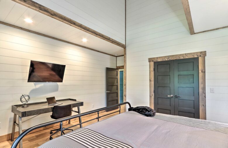 Immaculate Modern Mountain Escape On The Lake - Morganton, Georgia