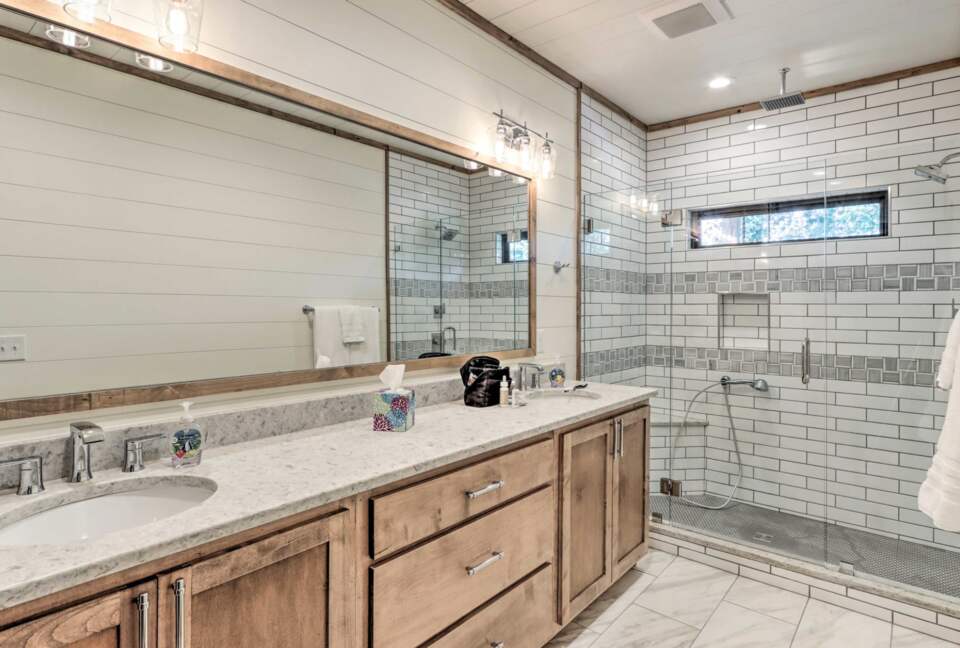 Immaculate Modern Mountain Escape On The Lake - Morganton, Georgia