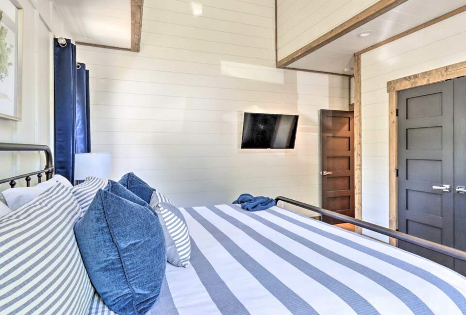 Immaculate Modern Mountain Escape On The Lake - Morganton, Georgia