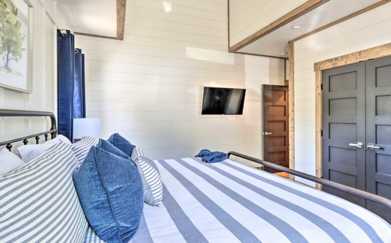 Immaculate Modern Mountain Escape On The Lake - Morganton, Georgia