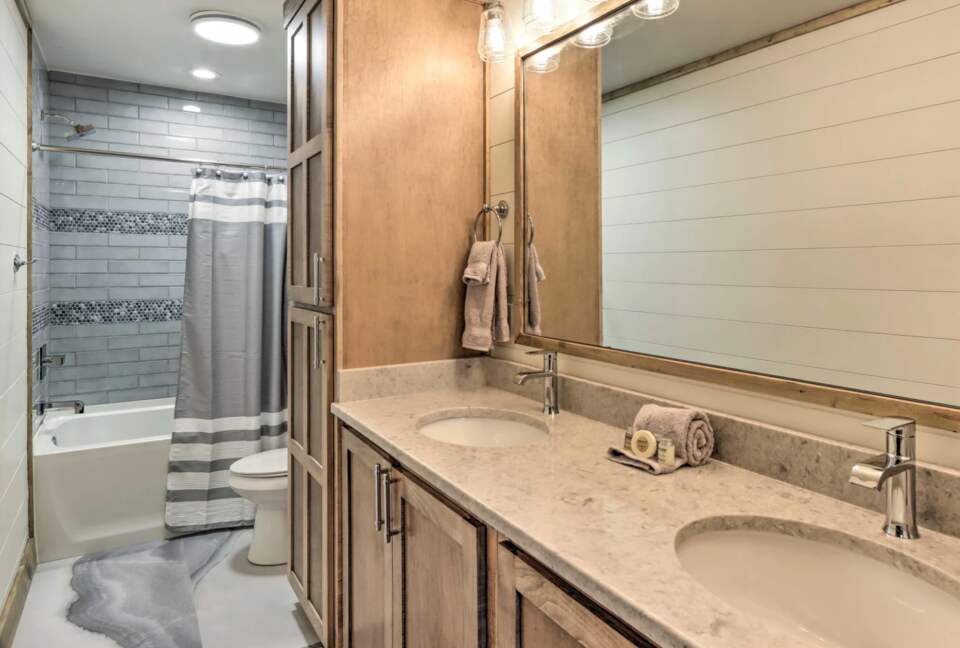 Immaculate Modern Mountain Escape On The Lake - Morganton, Georgia