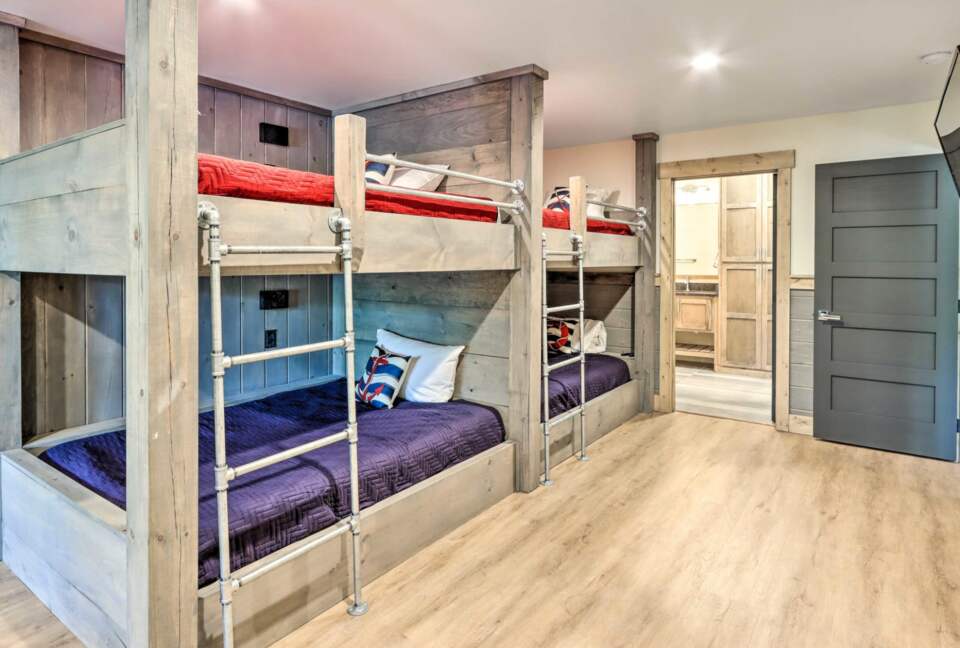 Immaculate Modern Mountain Escape On The Lake - Morganton, Georgia