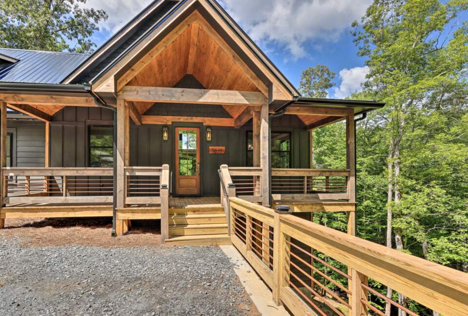 Immaculate Modern Mountain Escape On The Lake - Morganton, Georgia
