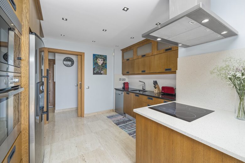 Oceanside Penthouse Marisea - Quarteira, Portugal