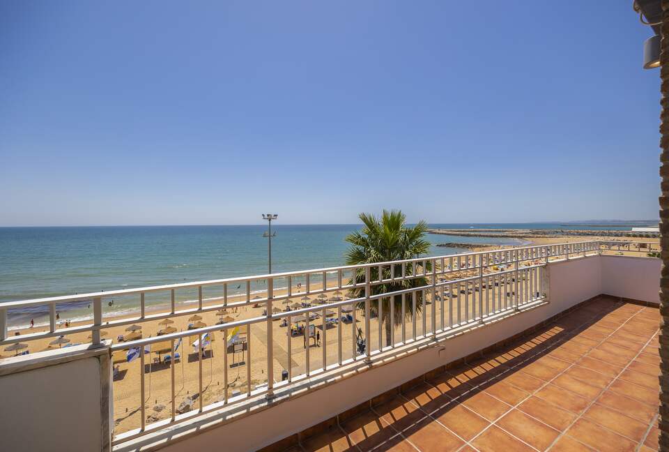 Oceanside Penthouse Marisea - Quarteira, Portugal