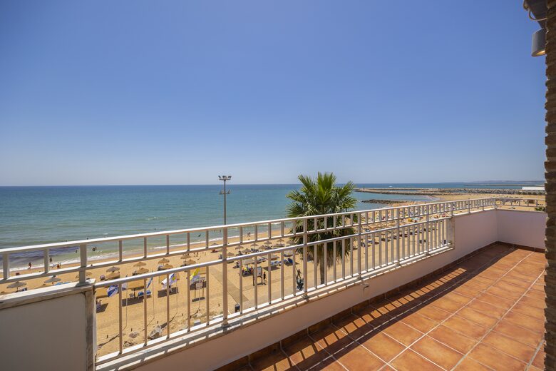 Oceanside Penthouse Marisea - Quarteira, Portugal