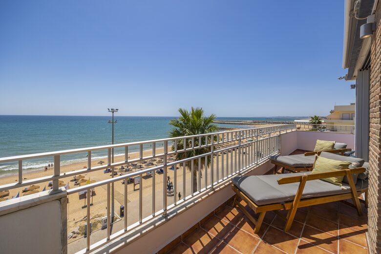 Oceanside Penthouse Marisea - Quarteira, Portugal