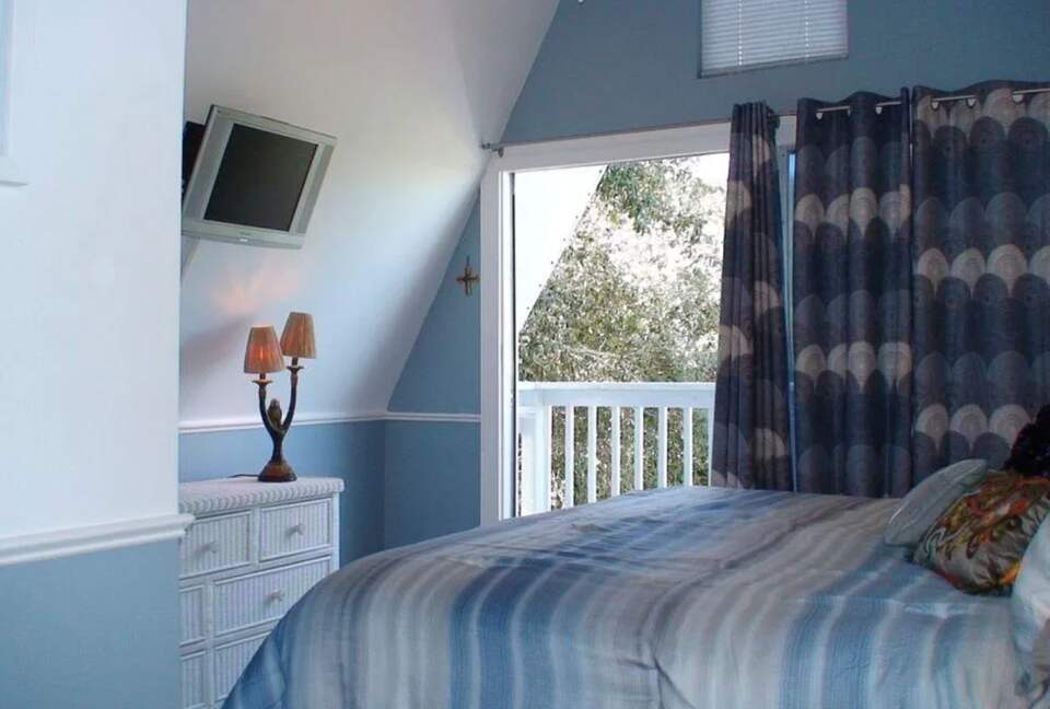 Destin Getaway - Walk To The Beach! - Destin, Florida