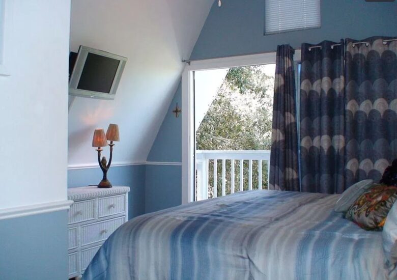 Destin Getaway - Walk To The Beach! - Destin, Florida