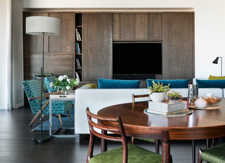 RiverWalk over the Thames - London, United Kingdom