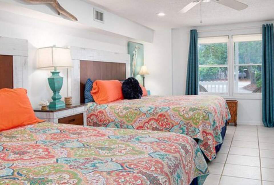 Destin Getaway - Walk To The Beach! - Destin, Florida