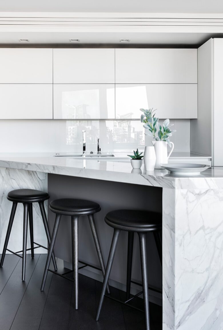 RiverWalk over the Thames - London, United Kingdom